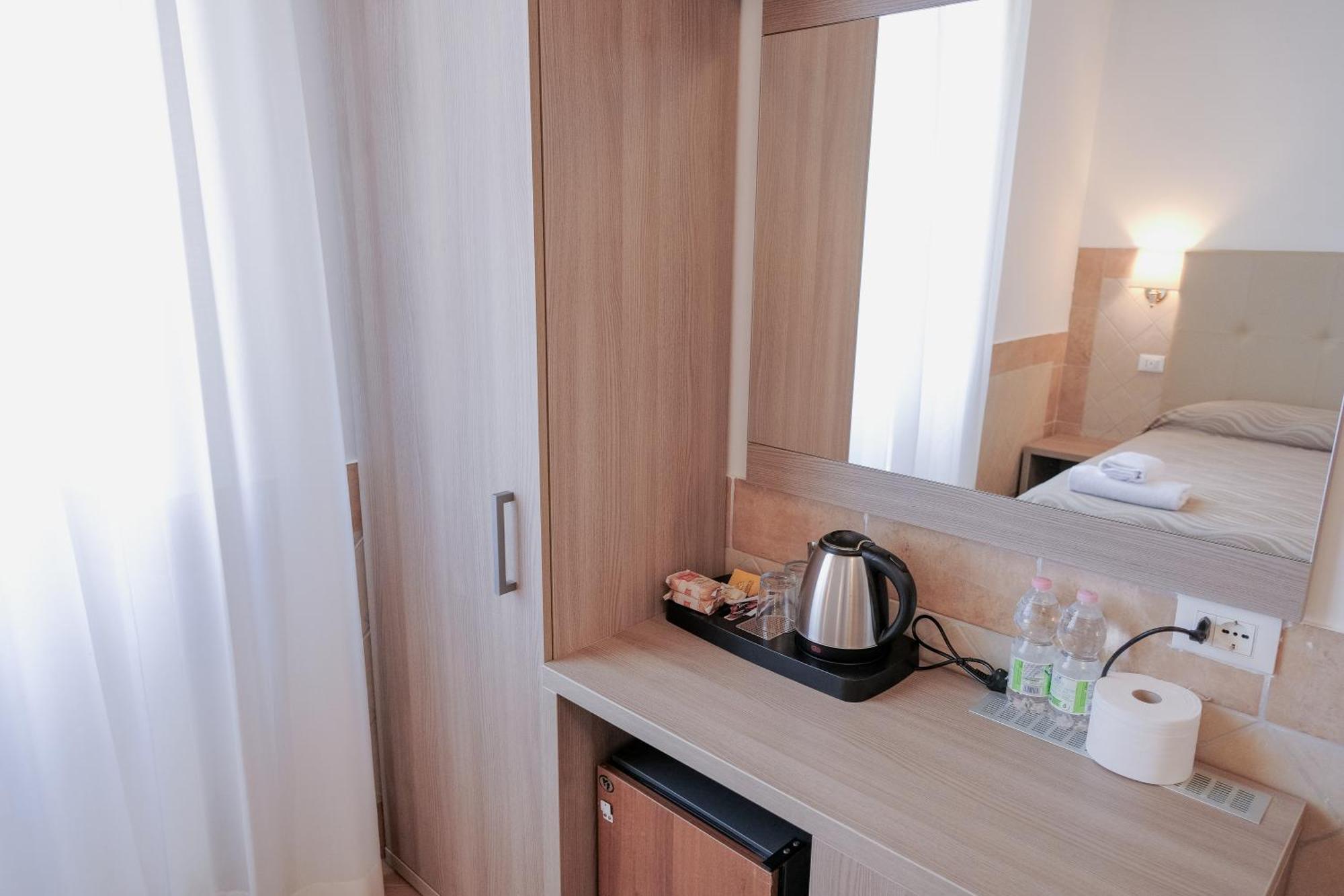 Hotel Alex Square Рим Экстерьер фото